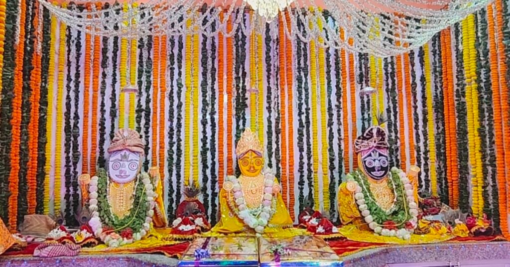 Chaibasa Rath Yatra News : महाप्रभु श्री जगन्नाथ ने अपने भक्तों को दिए नवयौवन दर्शन, कल करेंगे रथ यात्रा