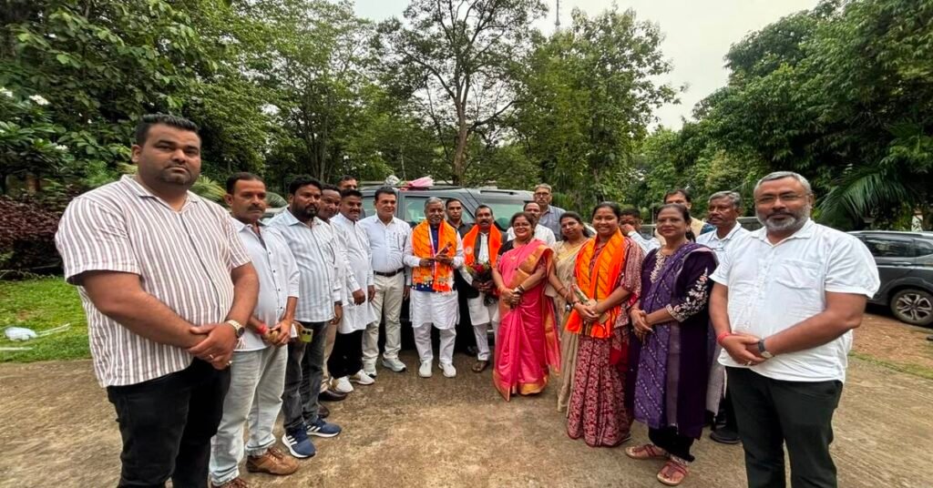 Chaibasa News: तीन दिवसीय कोल्हान यात्रा के दौरान संपूर्ण सारंडा क्षेत्र का दौरा कर चाईबासा लौटे पूर्व मुख्यमंत्री बाबूलाल मरांडी, गर्मजोशी से हुआ स्वागत