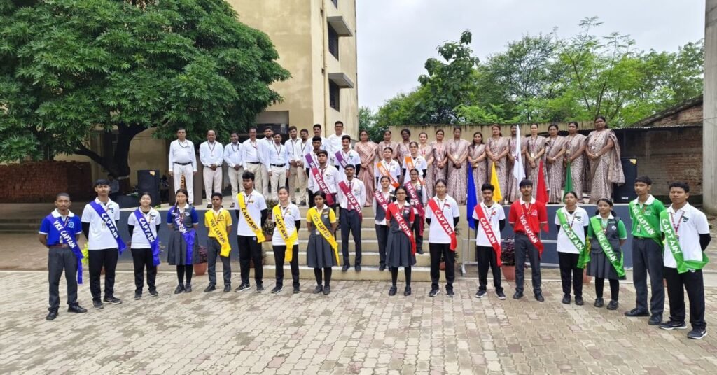 Chaibasa News : विद्यालय में छात्र नेतृत्व परिषद का अलंकरण समारोह संपन्न, आदित्य हेड बॉय और मान्या बनीं हेड गर्ल