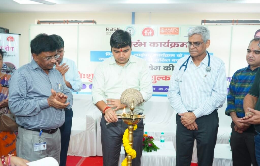 Chaibasa Health News : आर्थिक तंगी के कारण नहीं रुकेगा बच्चों का इलाज : उपायुक्त