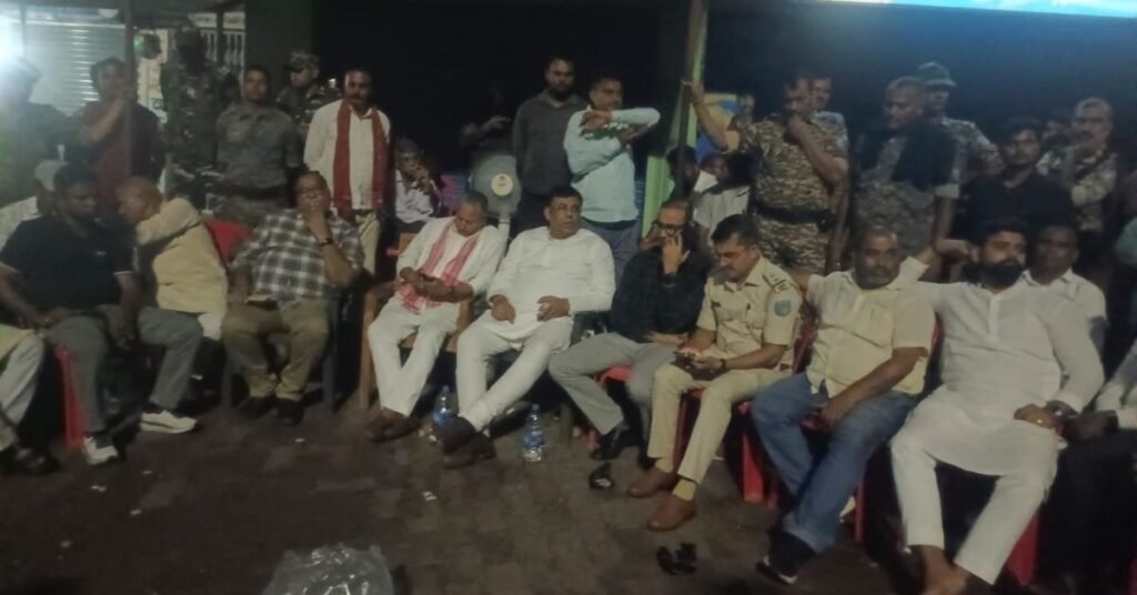 Chatra Road Accident : सड़क दुर्घटना में सीआरपीएफ जवान की मौत के बाद 60 घंटे तक रहा रोड जाम, सांसद-विधायक की मौजूदगी में हुआ समझौता, 10 लाख रुपये पर बनी बात