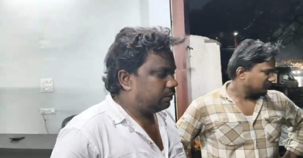 Jamshedpur Crime : पुराने MGM अस्पताल के पास दुकानदार से रंगदारी मांगने व आरोपी को जबरन छुड़ाने की कोशिश के मामले में दो FIR, जानें क्या है अंदर की बात