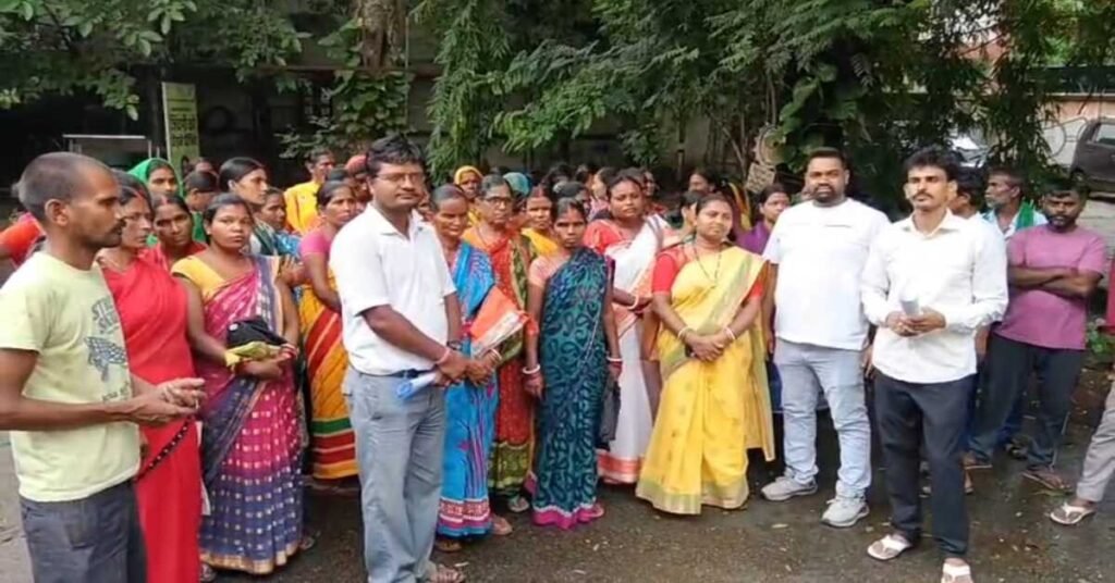 Jamshedpur News: जमशेदपुर में अमीन का खेल, कागज पर सरका दी रैयत की जमीन, हो गया बड़ा गोलमाल