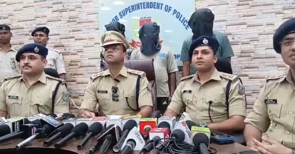 Jamshedpur DD Bar Murder : झगड़े के बाद मुख्य हत्यारोपी को फोन कर बुलाया गया, डांस बोर्ड पर ही हुआ था झगड़ा, मैनेजर समेत तीन गिरफ्तार, हथियार और बाइक बरामद