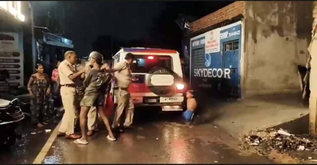 Jamshedpur Extortion Case : पुराने MGM अस्पताल के पास दुकानदार को चापड़ दिखाकर मांगी रंगदारी, बवाल के बीच पुलिस ने एक को लिया हिरासत में