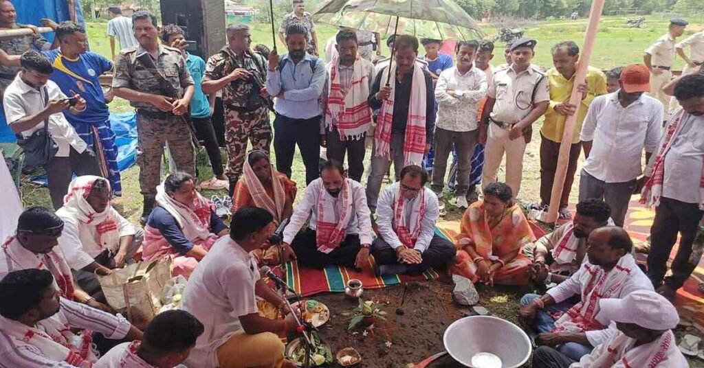 Jamshedpur Rail News: पोटका के सिधिरसाई रेलवे स्टेशन का बदलेगा स्वरूप, 5 करोड़ की लागत से बनेगा नया भवन, सांसद और डीआरएम ने किया भूमिपूजन