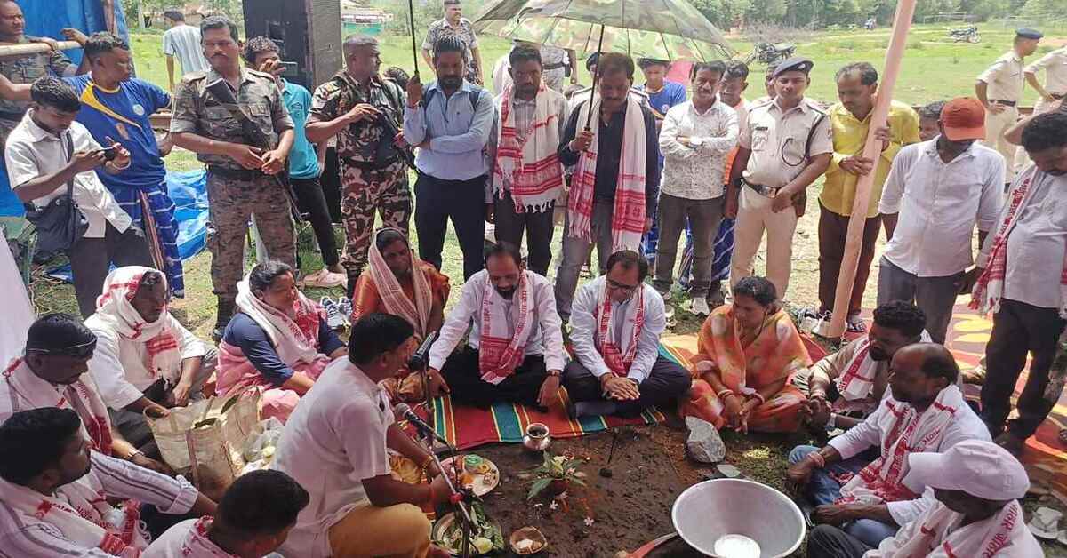 Jamshedpur Rail News: पोटका के सिधिरसाई रेलवे स्टेशन का बदलेगा स्वरूप, 5 करोड़ की लागत से बनेगा नया भवन, सांसद और डीआरएम ने किया भूमिपूजन