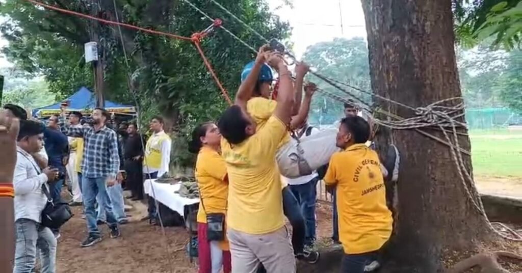Jamshedpur : जमशेदपुर में संभावित हवाई हमले से निपटने की तैयारी, संयुक्त मॉक ड्रिल में परखी गई आपदा प्रबंधन क्षमता