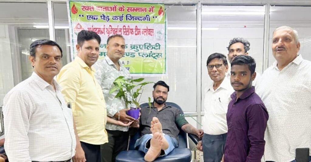 Jamshedpur news : अस्पताल में पीड़ित रोगियों के कष्ट निवारण को किया रक्तदान
