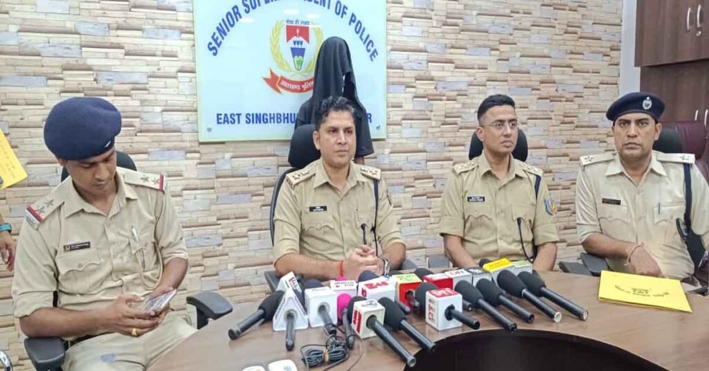 Jamshedpur News : राहुल बच्चा हत्याकांड में एक और आरोपी गिरफ्तार, पुलिस से बचने के लिए लगातार बदल रहा था ठिकाना