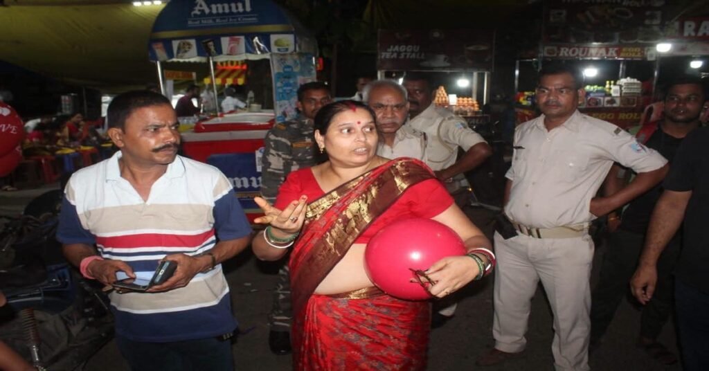 Jamshedpur Chain Snatching : साकची में दिनदहाड़े चेन स्नैचिंग, महिला के गले से दो लाख की सोने की चेन झपटकर फरार हुए बाइक सवार बदमाश