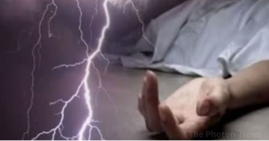 Jamtara News : तेज बारिश के बीच ट्रैक्टर लेकर खेत में गया था किसान, वज्रपात की चपेट में आकर हो गई मौत