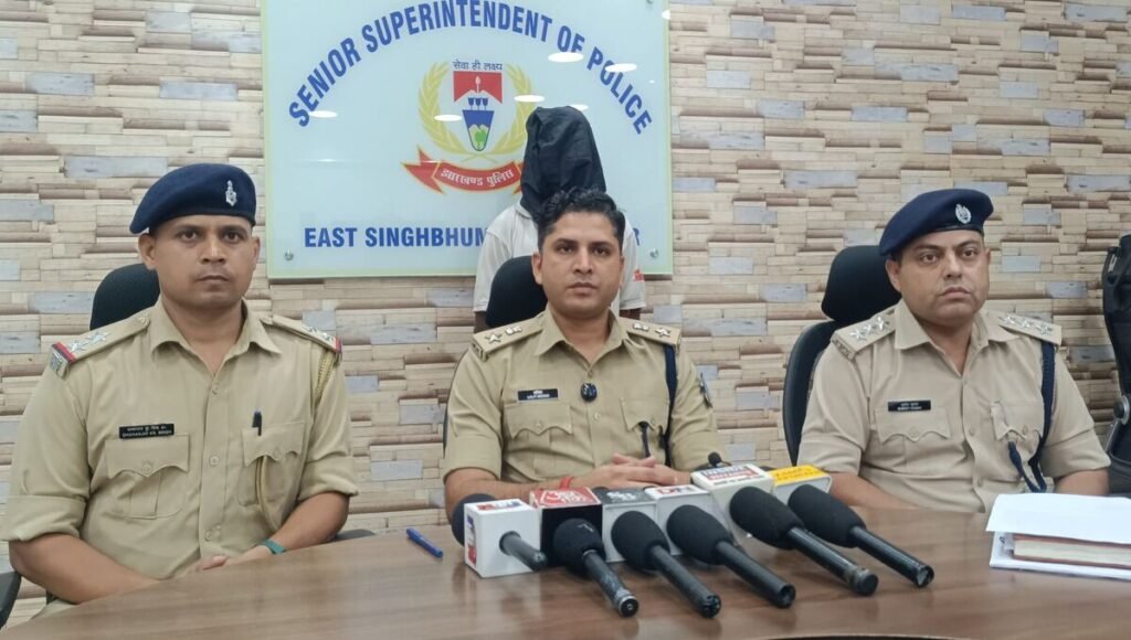 Jamshedpur Firing: जुगसलाई यूनिक कलेक्शन फायरिंग कांड में फरार आरोपी गिरफ्तार, अब तक 10 आरोपी सलाखों के पीछे