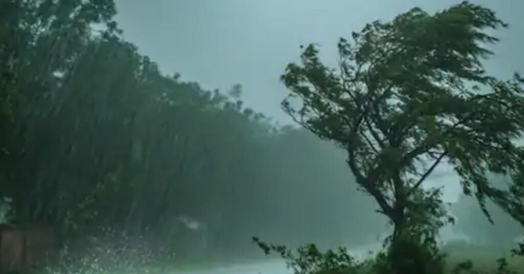 Jharkhand Weather Today : झारखंड के 9 जिलों में आज भारी बारिश की संभावना, कई इलाकों में गरज-चमक और वज्रपात का अलर्ट