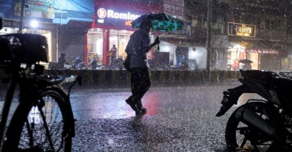 Jharkhand Weather Today : झारखंड में आज मानसून का दिखेगा असर, रांची समेत 10 जिलों में भारी बारिश की संभावना