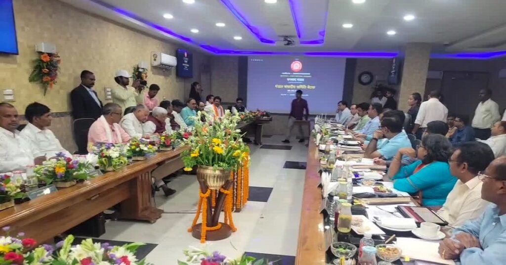 Jharkhand Railway News: धनबाद को रेलवे जोन बनाने की मांग ने पकड़ी जोर, झारखंड में नई ट्रेनों और बेहतर कनेक्टिविटी पर बनी सहमति