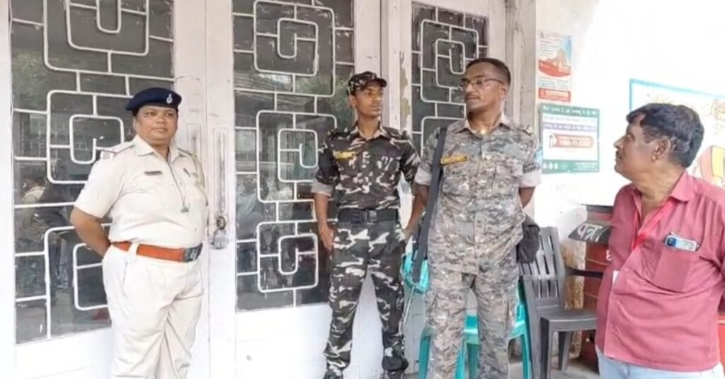 Dhanbad News : धनबाद मुख्य डाकघर को बम से उड़ाने की धमकी, ईमेल से मचा हड़कंप, घंटों चली तलाशी