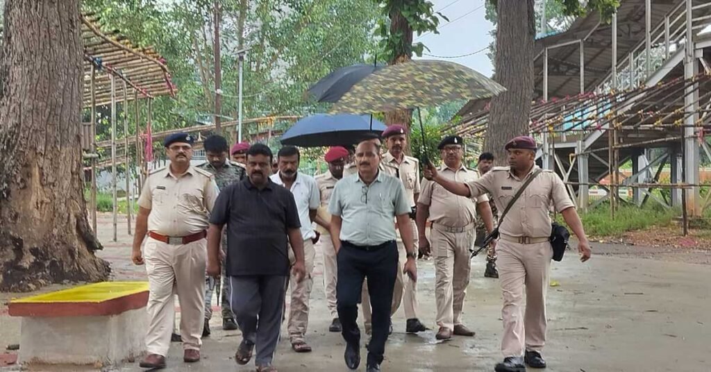 West singhbhum News : श्रावणी मेले में श्रद्धालुओं की सुरक्षा होगी सर्वोपरि: महादेवशाल धाम पहुंचे रेल SP अजीत कुमार, दिए कड़े निर्देश