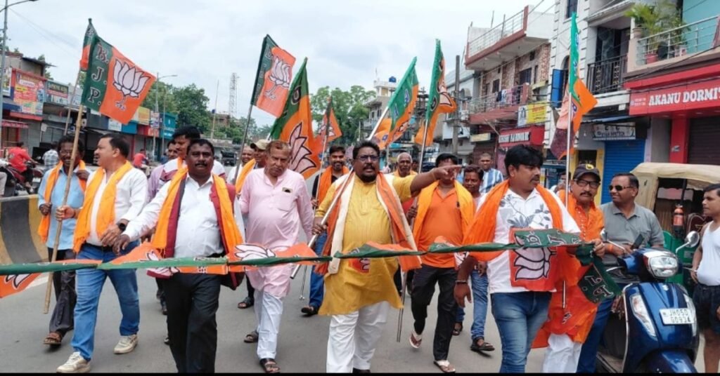 कानून-व्यवस्था के खिलाफ सड़क पर उतरे पूर्व मंत्री दुलाल भुईयां
