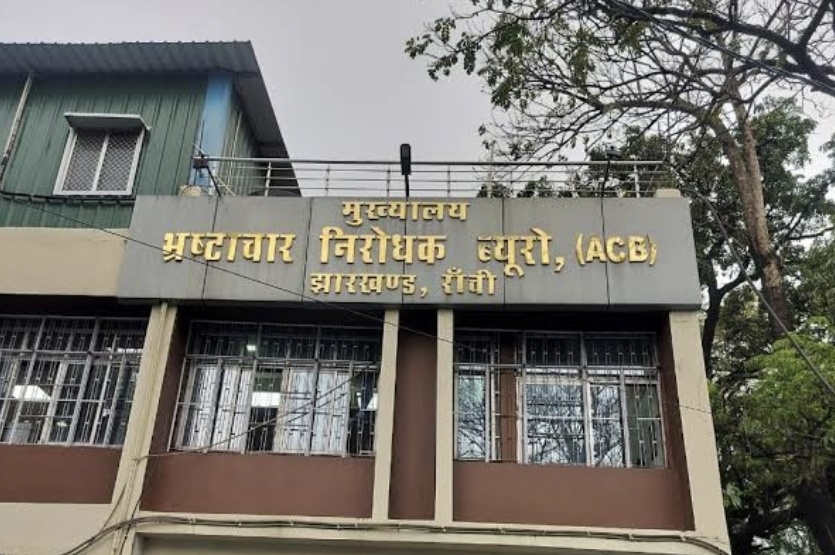 बुढ़मू सीओ की गिरफ्तारी पर प्रशासनिक अफसरों का फूटा गुस्सा, एसीबी की कार्रवाई पर उठाए सवाल, आंदोलन की चेतावनी