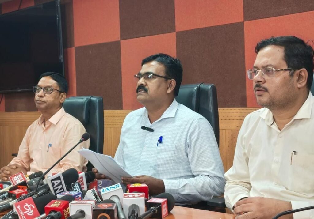 Voter List Revision : फर्जी घोषणा देकर वोटर बनने की कोशिश पर होगी कानूनी कार्रवाई एसआईआर अभियान को लेकर मुख्य निर्वाचन पदाधिकारी के सख्त निर्देश
