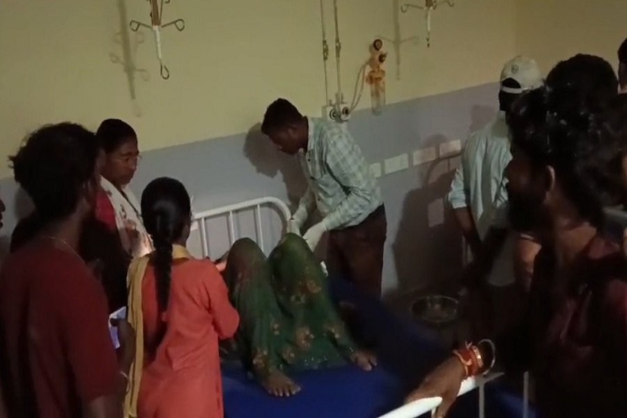 कोडरमा में खेत से लौटते समय चार महिलाएं तेज वाहन की चपेट में आईं, एक गंभीर घायल।