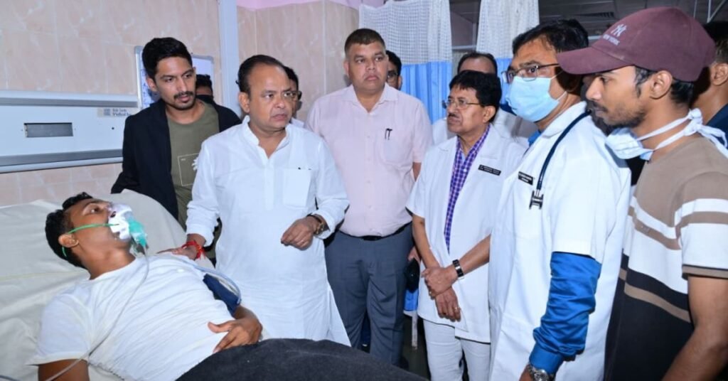 PSC Student Protest : अनशनकारी छात्र राहुल क्रांतिकारी से मिले स्वास्थ्य मंत्री डॉ. इरफान अंसारी, बातचीत से समाधान की अपील