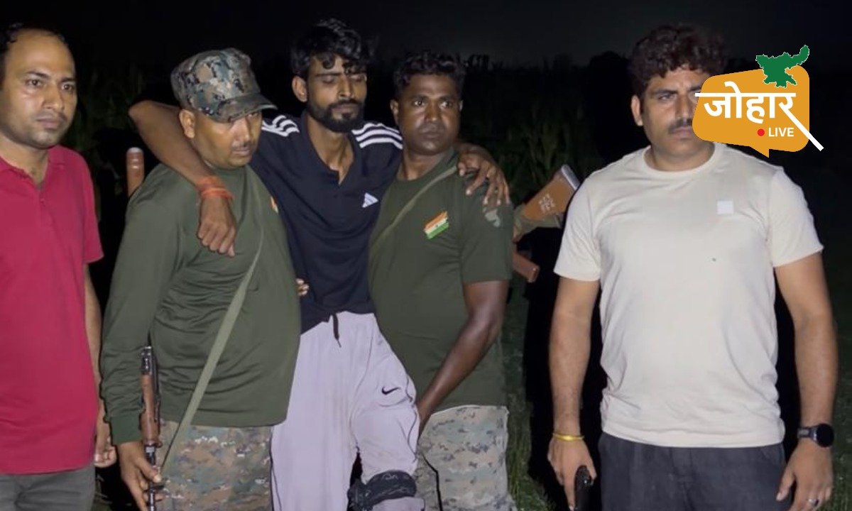 झारखंड: हजारीबाग में अपराधी-पुलिस के बीच मुठभेड़, पैर में लगी गोली व हथियार-बम बरामद