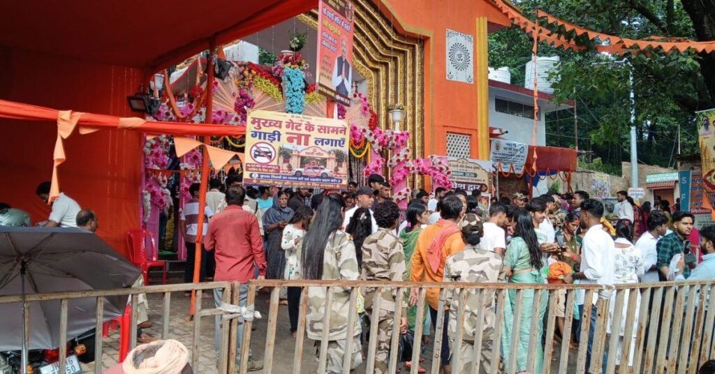 Ranchi Pahari Mandir : सावन की पहली सोमवारी पर रांची के पहाड़ी मंदिर में उमड़ा आस्था का सैलाब, सुबह 4 बजे से शुरू हुआ जलाभिषेक