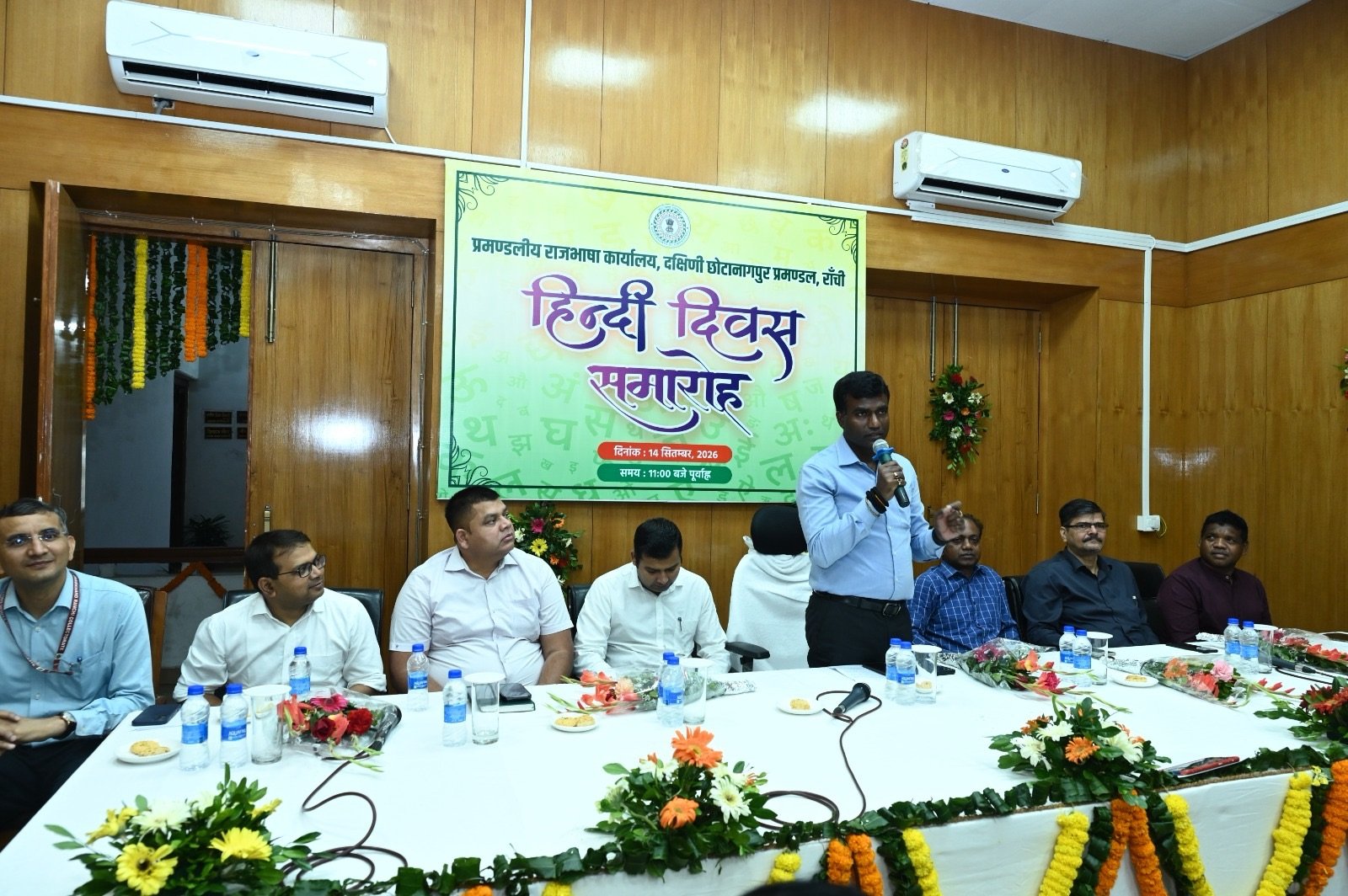 कश्मीर से कन्याकुमारी तक एक सूत्र में पिरोती है हिन्दी : भजन्त्री
