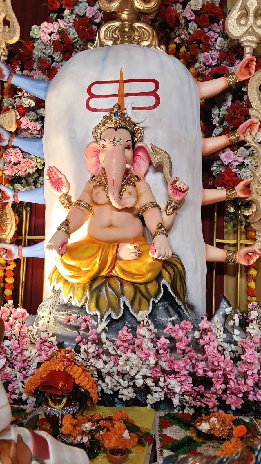 गणपति पूजा की धूम, शहर में सजे आकर्षक पंडाल