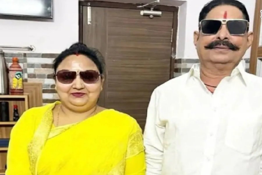 अनंत सिंह के बाद पत्नी नीलम देवी पर भी JDU का एक्शन, 20 सूत्री समिति से हटाया, राज्यमंत्री का दर्जा छीना