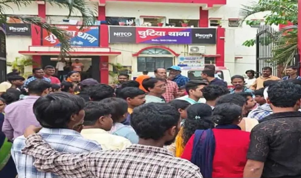 चुटिया में दो पक्षों में मारपीट के बाद थाने में हंगामा, निष्पक्ष जांच की मांग